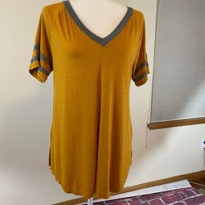 Maurices L V-Neck 24/7 Short Sleeve Tee